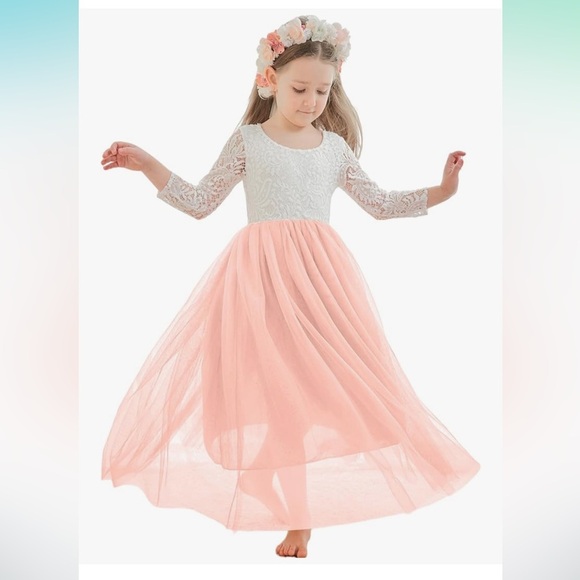 Elegant Lace and Tulle Dress - Picture 1 of 4